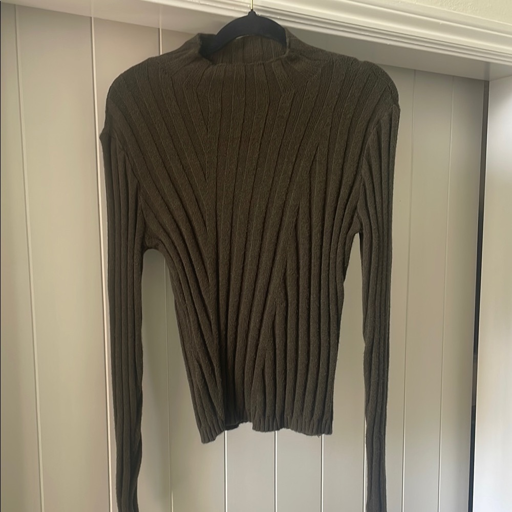 Women’s Ribbed Green Sweater - Picture 2 of 8